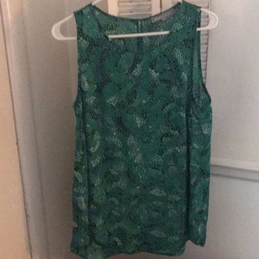 Sleeveless shirt